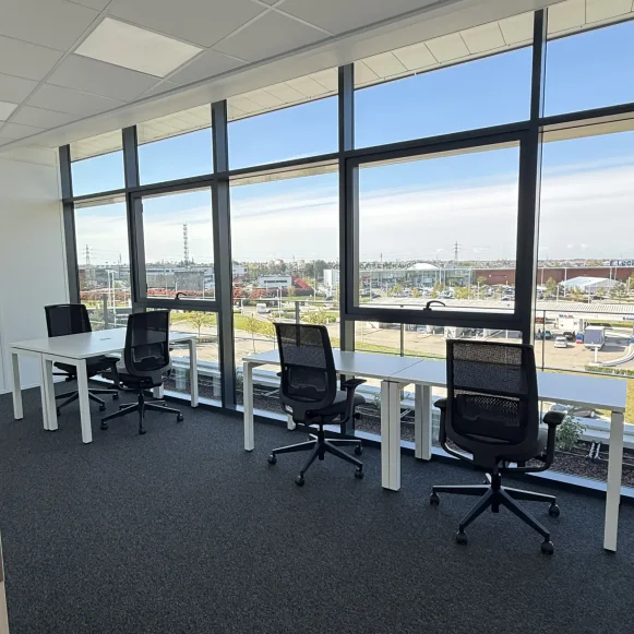 Bureau privé 15 m² 4 postes Coworking Avenue François Pignier Bourg-en-Bresse 01000 - photo 1