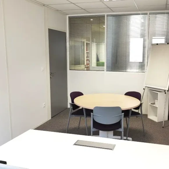 Bureau privé 15 m² 2 postes Coworking Avenue Barbara Trignac 44570 - photo 2