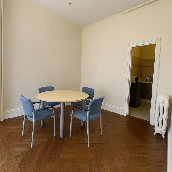 Bureau privé 12 m² 2 postes Location bureau Rue Gioffredo Nice 06000 - photo 3