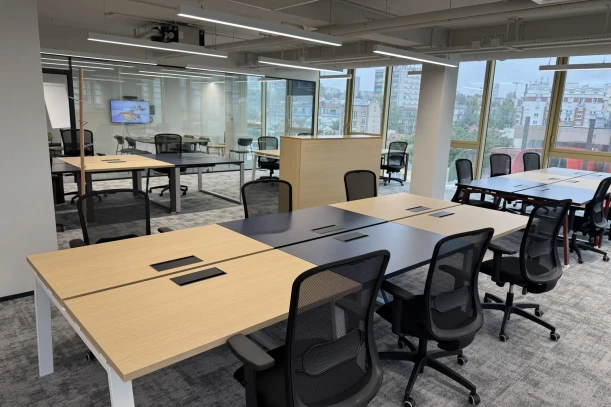 Open Space - 93100 - 20 postes - 500€