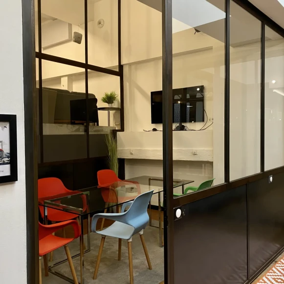 Bureau privé 20 m² 5 postes Location bureau Place Canteloup Bordeaux 33800 - photo 2