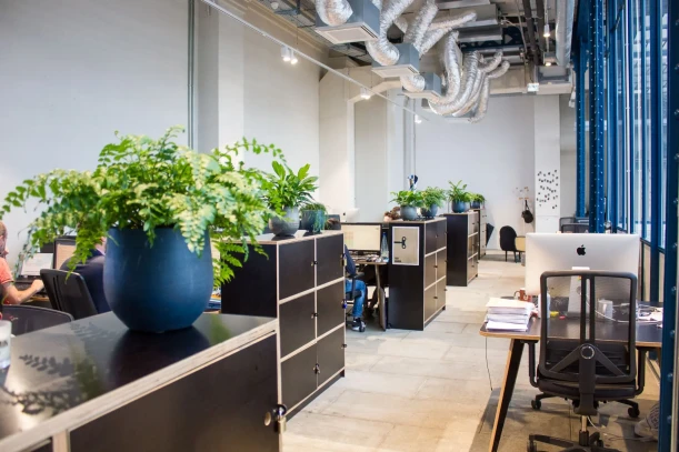 Open Space - 33000 - 5 postes - 365€