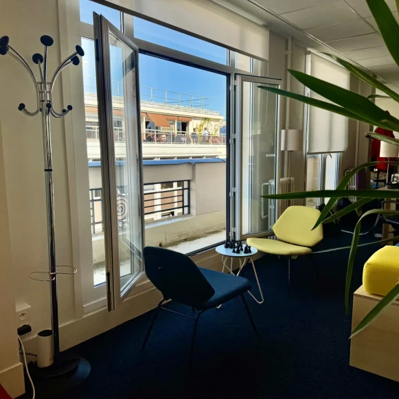 Open Space  8 postes Coworking Rue Treilhard Paris 75008 - photo 4