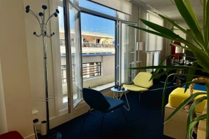 Open Space - 75008 - 8 postes - 400€