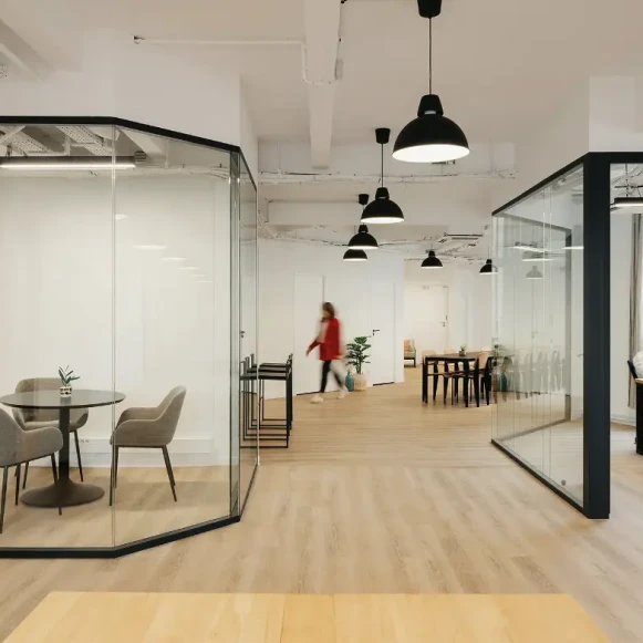 Espace indépendant 300 m² 50 postes Location bureau Rue du Louvre Paris 75002 - photo 5