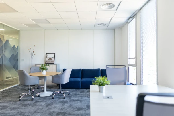 Bureau privé - 69370 - 3 postes - 1350€