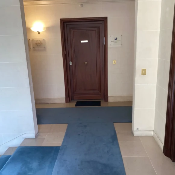 Espace indépendant 65 m² 8 postes Location bureau Avenue des Champs-Élysées Paris 75008 - photo 5