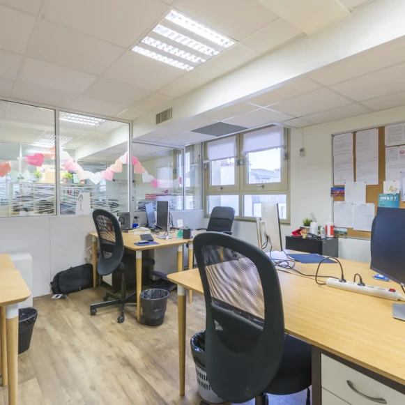 Bureau privé 38 m² 10 postes Coworking Rue Cardinet Paris 75017 - photo 2