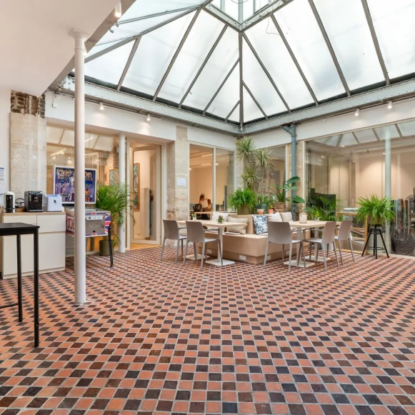 Bureau privé 84 m² 12 postes Location bureau Rue Saint-Antoine Paris 75004 - photo 5