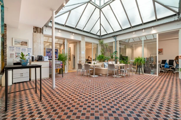 Bureau privé - 75004 - 12 postes - 4200€