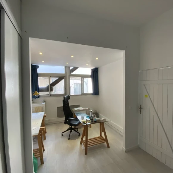 Bureau privé 22 m² 6 postes Coworking Boulevard de la Villette Paris 75019 - photo 2