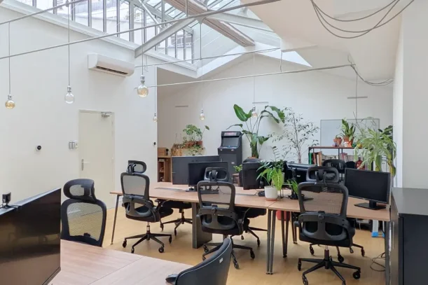 Open Space - 75010 - 3 postes - 350€