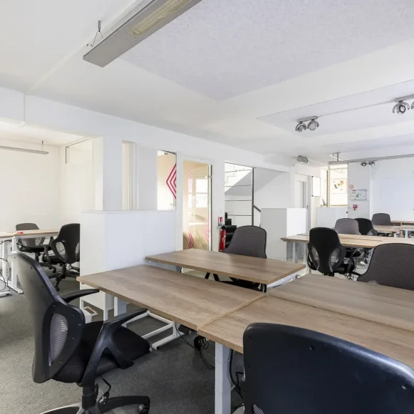 Espace indépendant 54 m² 17 postes Location bureau Rue Henry Monnier Paris 75009 - photo 1