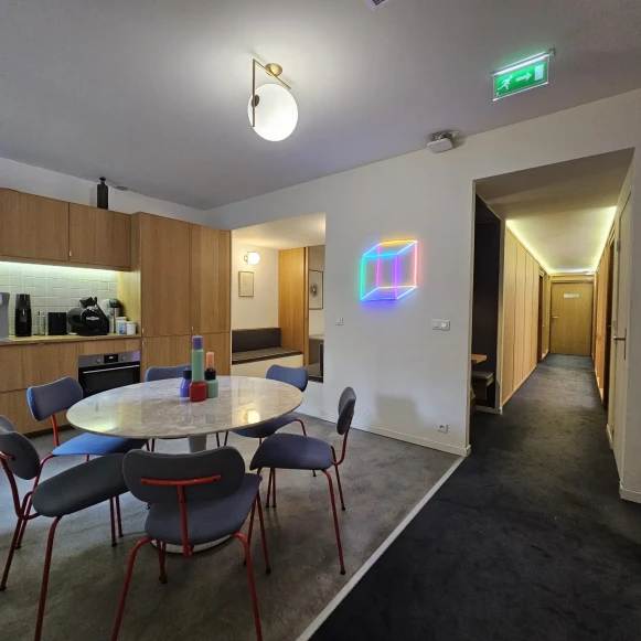 Bureau privé 11 m² 3 postes Location bureau Avenue Franklin Delano Roosevelt Paris 75008 - photo 1