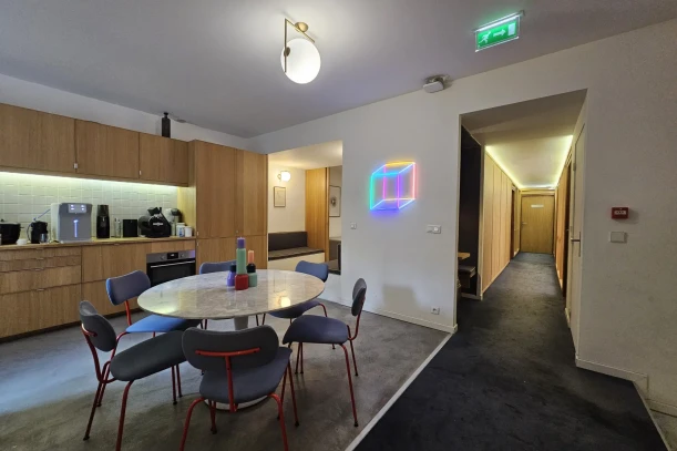 Bureau privé - 75008 - 3 postes - 1500€