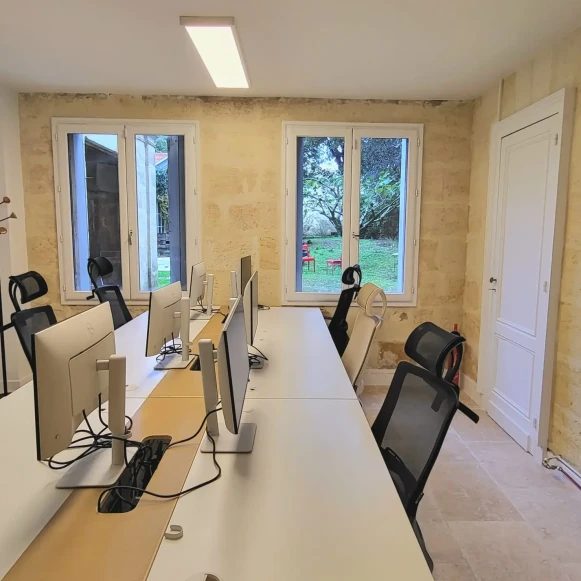 Bureau privé 20 m² 6 postes Location bureau Rue Thiac Bordeaux 33000 - photo 1