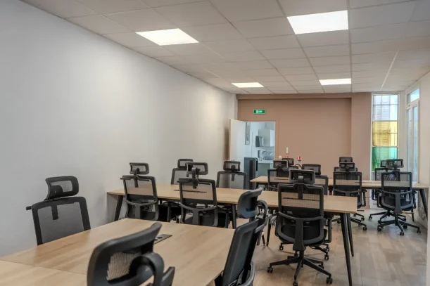 Espace indépendant - 75010 - 18 postes - 6900€