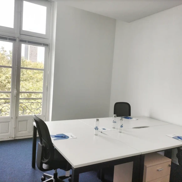 Bureau privé 16 m² 3 postes Coworking Rue du Guesclin Nantes 44000 - photo 1