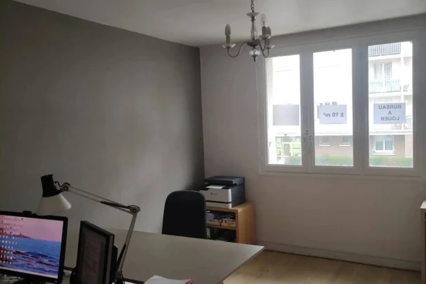 Open Space - 44300 - 1 poste - 175€