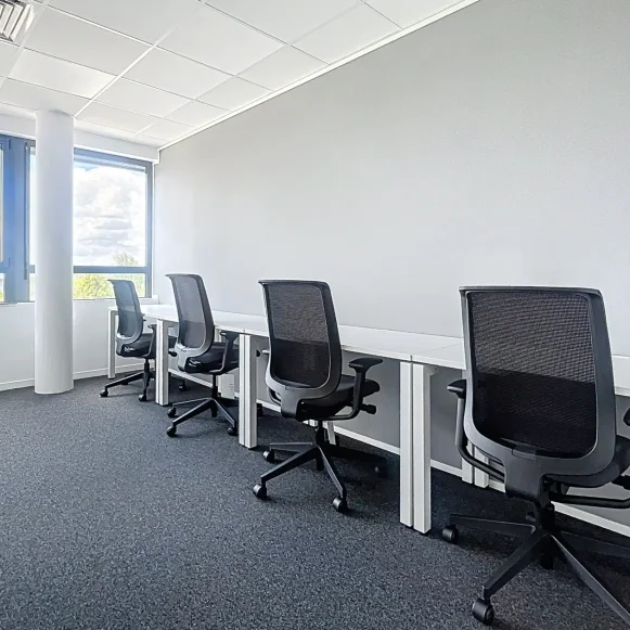 Bureau privé 16 m² 4 postes Coworking Rue de la Milletière Tours 37100 - photo 1