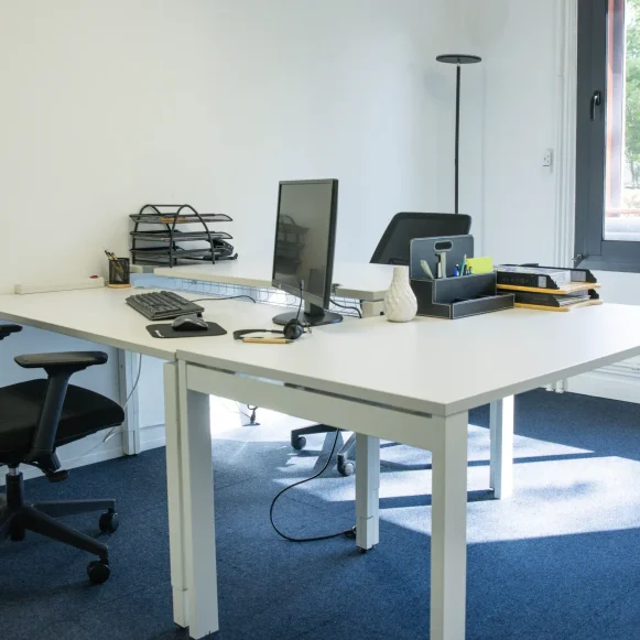 Bureau privé 11 m² 2 postes Coworking Rue Paul Tavernier Fontainebleau 77300 - photo 1