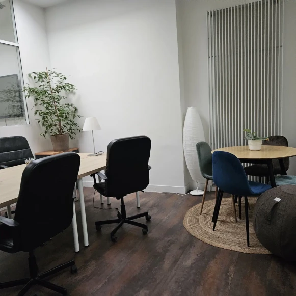 Bureau privé 15 m² 4 postes Location bureau Rue Claude Pouillet Paris 75017 - photo 5