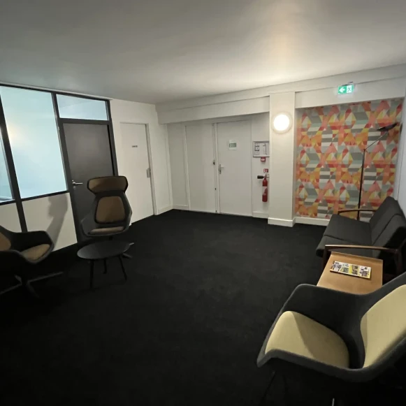 Bureau privé 10 m² 2 postes Location bureau Avenue d'Italie Paris 75013 - photo 3