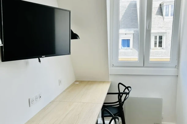 Espace indépendant - 75017 - 3 postes - 500€