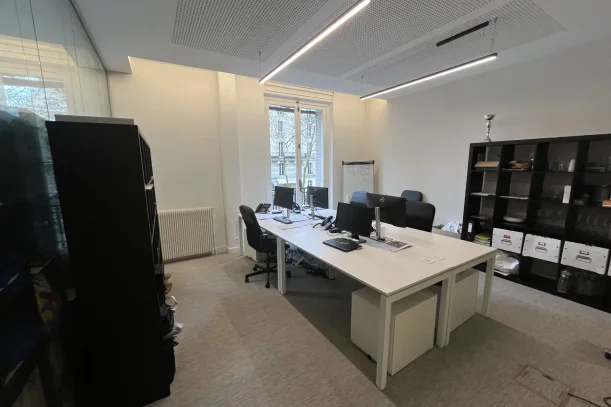 Open Space - 75007 - 3 postes - 900€