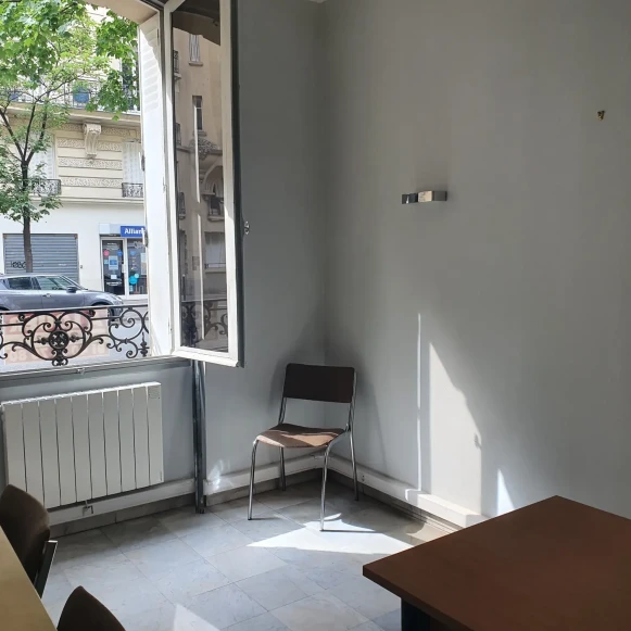 Bureau privé 15 m² 3 postes Location bureau Rue Michel Ange Paris 75016 - photo 3
