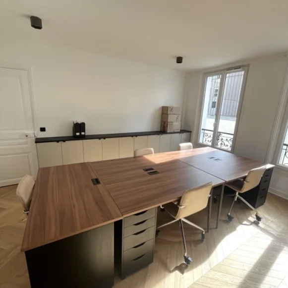 Bureau privé 25 m² 4 postes Location bureau Rue La Fayette Paris 75010 - photo 4