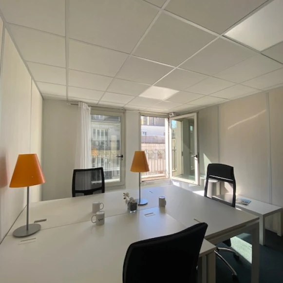 Bureau privé 15 m² 3 postes Coworking Rue des Petits Hôtels Paris 75010 - photo 9