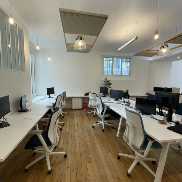 Bureau privé 50 m² 19 postes Coworking Cité Paradis Paris 75010 - photo 2