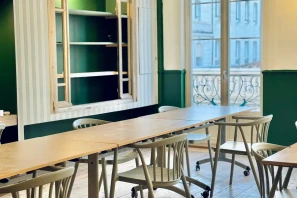 Open Space - 33500 - 20 postes - 220€