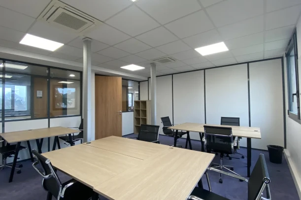 Bureau privé - 92500 - 8 postes - 2640€