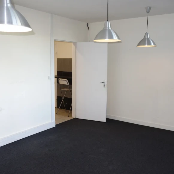 Bureau privé 23 m² 6 postes Coworking Quai Alphonse le Gallo Boulogne-Billancourt 92100 - photo 3