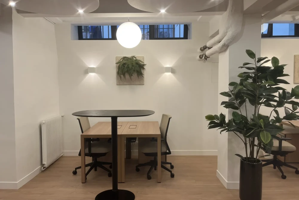 Espace indépendant - 75009 - 28 postes - 7900€
