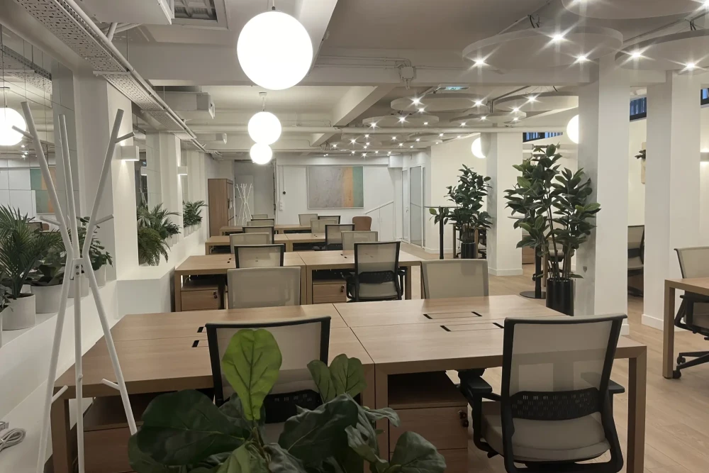 Espace indépendant - 75009 - 28 postes - 7900€
