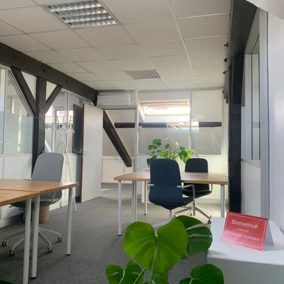 Bureau privé 80 m² 5 postes Location bureau Rue Chanzy Paris 75011 - photo 1