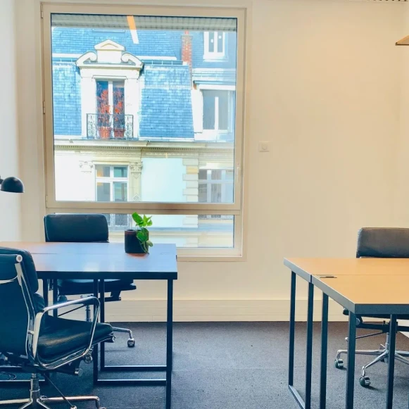 Bureau privé 15 m² 6 postes Coworking Cours Albert 1er Paris 75008 - photo 2