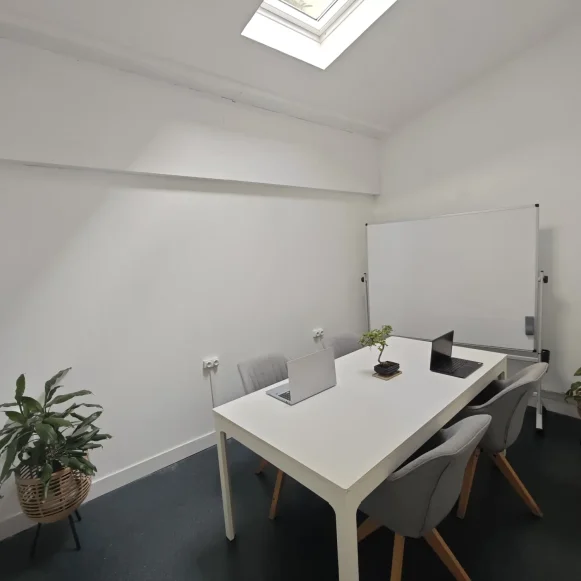 Bureau privé 26 m² 5 postes Location bureau Rue Saint-Antoine Paris 75004 - photo 3