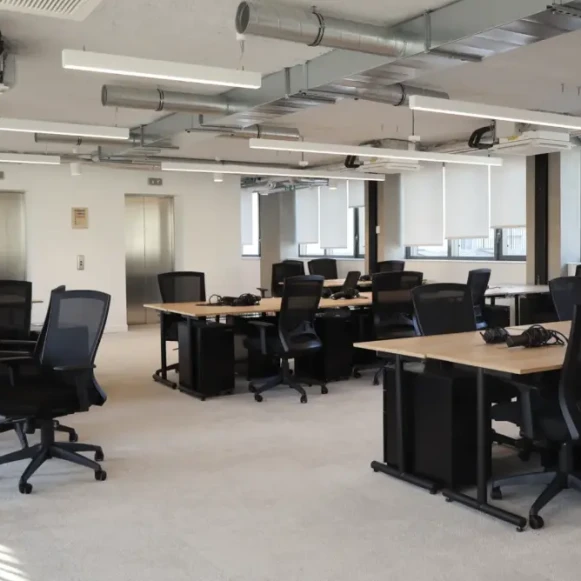 Espace indépendant 84 m² 24 postes Location bureau Avenue Trudaine Paris 75009 - photo 5