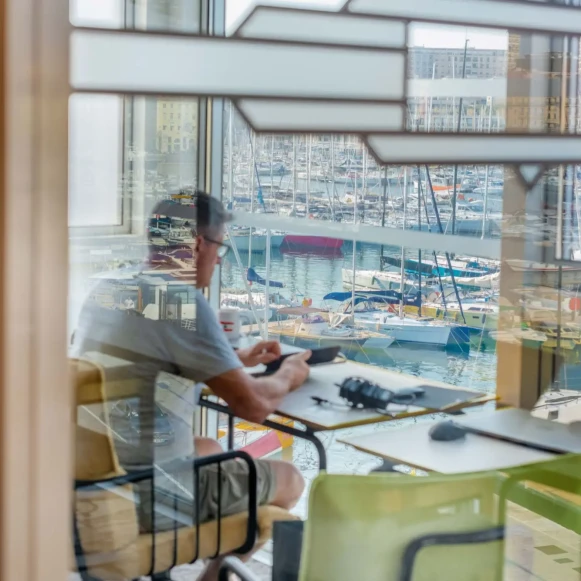 Open Space  150 postes Location bureau Quai de Rive Neuve Marseille 13007 - photo 1