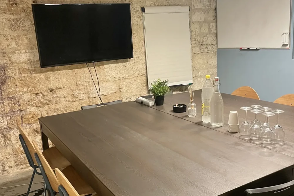 Open Space - 33000 - 20 postes - 317€