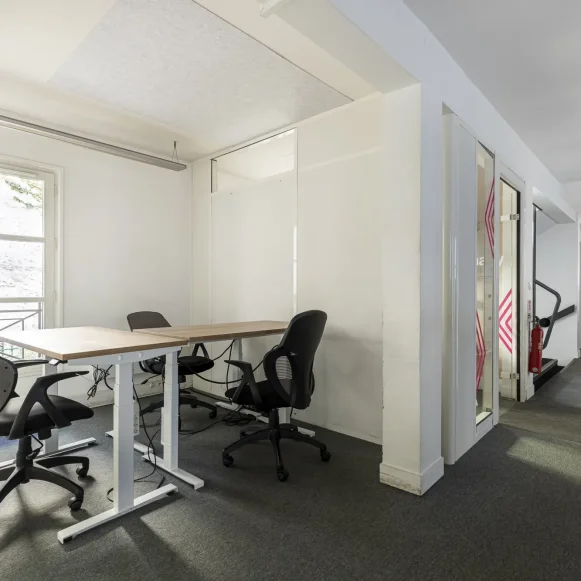 Espace indépendant 54 m² 17 postes Location bureau Rue Henry Monnier Paris 75009 - photo 3