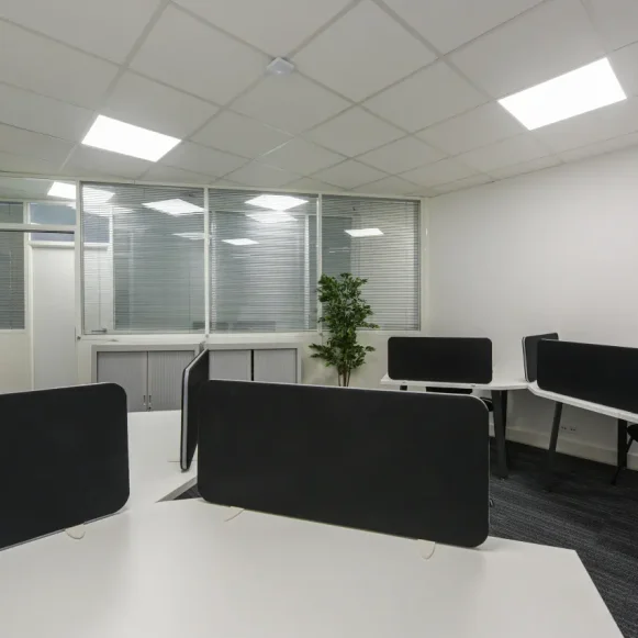 Bureau privé 12 m² 2 postes Location bureau Rue Cartier Bresson Pantin 93500 - photo 9