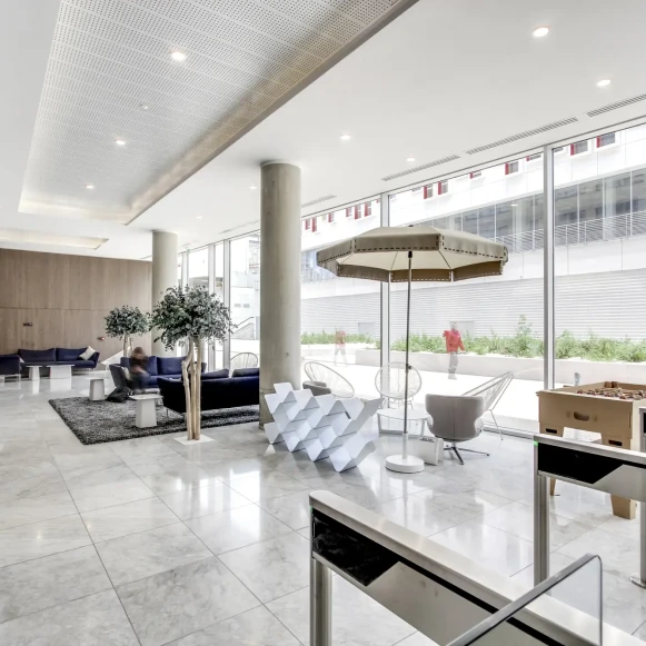 Bureau privé 15 m² 2 postes Location bureau Quai du Lazaret Marseille 13002 - photo 9