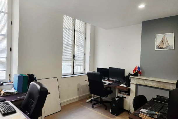 Bureau privé - 13001 - 3 postes - 396€