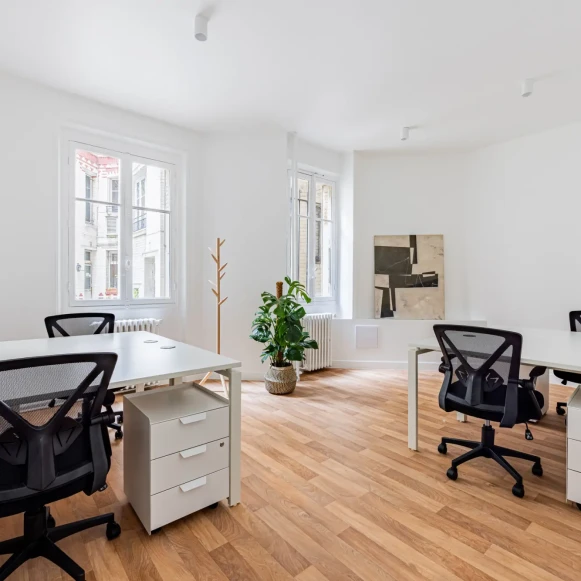 Bureau privé 20 m² 4 postes Location bureau Rue Michel Ange Paris 75016 - photo 1