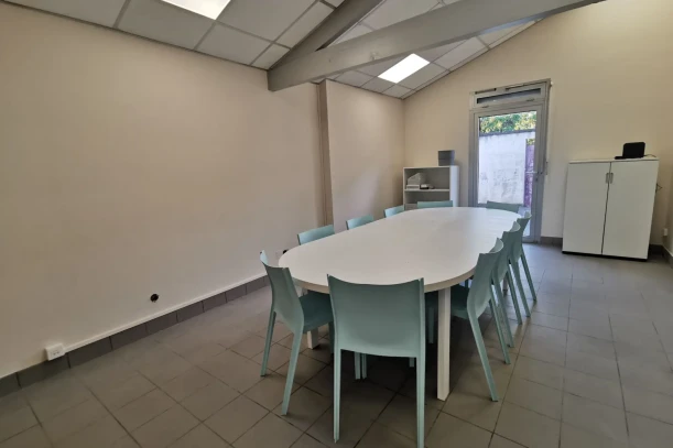 Open Space - 47700 - 1 poste - 200€